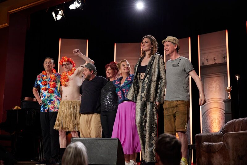 Von links: TBC, David Scheid, Dagmar Schönleber, Constanze Lindner, Elena Wolff und Björn Puscha. – Bild: Martina Bogdahn /​ BR