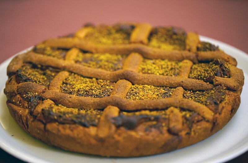 Kuchen mit Girgentana-Ziegenricotta, Zimt und Pistazien – Bild: Florianfilm