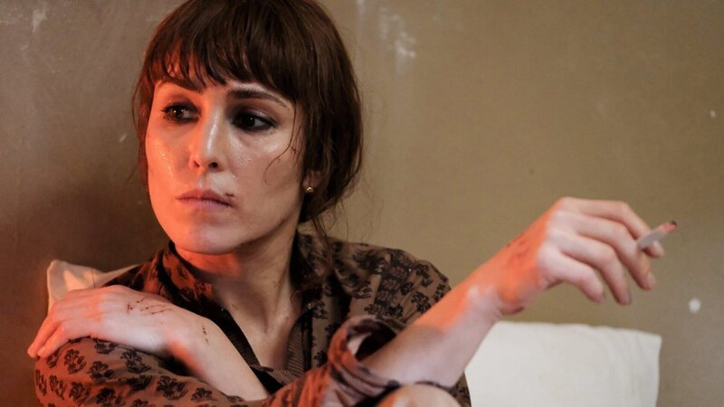 Close – Dem Feind zu nah Arbeitet als Bodyguard: Noomi Rapace als Sam Carlso – Bild: SRF/​Whitaker Media Ltd.