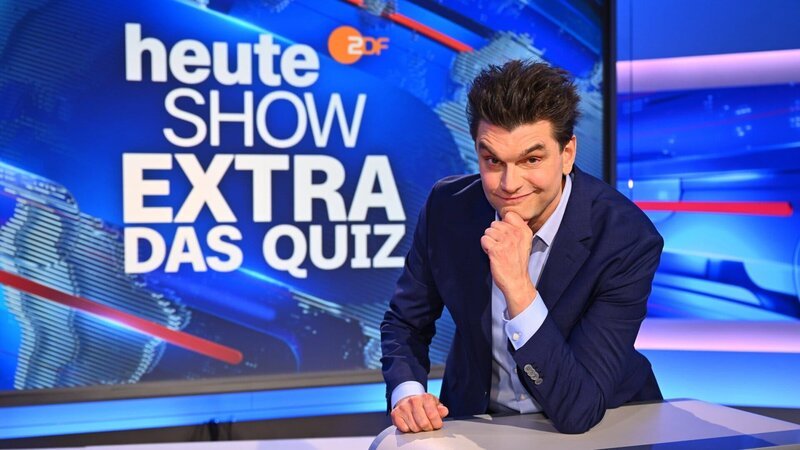 Lutz van der Horst im Studio seiner neuen Show „heute-show extra – Das Quiz“ – Bild: ZDF