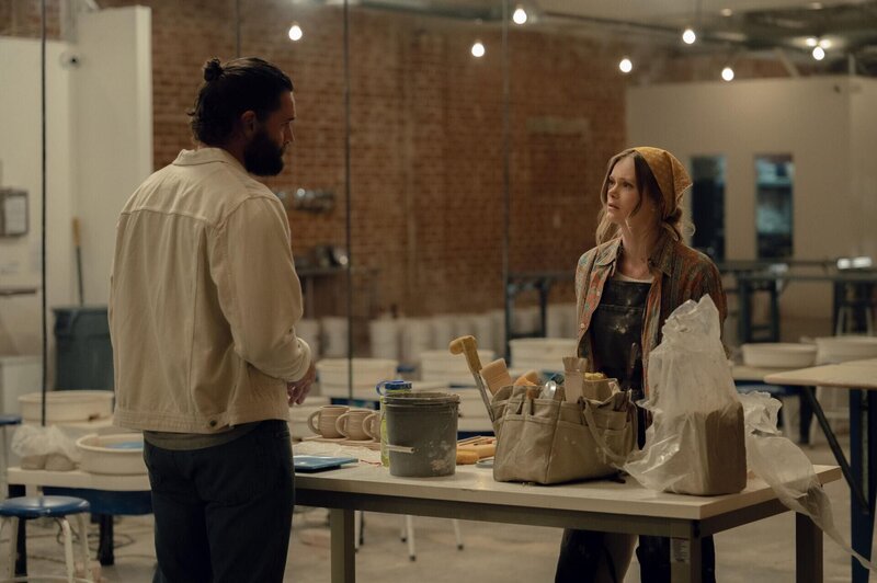 Matt Pierce (Tom Bateman, l.); Paige (Sara Paxton, r.) – Bild: Colleen Hayes /​ Peacock TV LLC