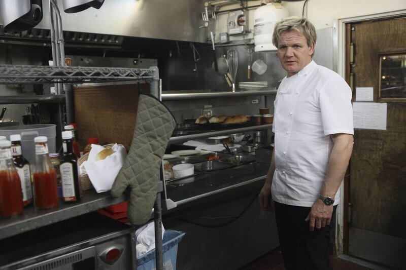 Gordon Ramsay hilft dem Personal des „La Frite“, den Laden wieder in Gang zu bringen und neue Kunden anzulocken … – Bild: Optomen & all3media International