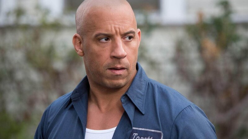 Dom (Vin Diesel) denkt über Hobbs’ Vorschlag nach: Wenn es ihm und seinem Team gelingt, den Gangster Shaw zu fassen, werden ihnen alle Straftaten vergeben und sie könnten wieder in die USA zurückkehren … – Bild: TVNOW Dom (Vin Diesel) denkt über Hobbs’ Vorschlag nach: Wenn es ihm und seinem Team gelingt, den Gangster Shaw zu fassen, werden ihnen alle Straftaten vergeben und sie könnten wieder in die USA zurückkehren … – Bild: TVNOW