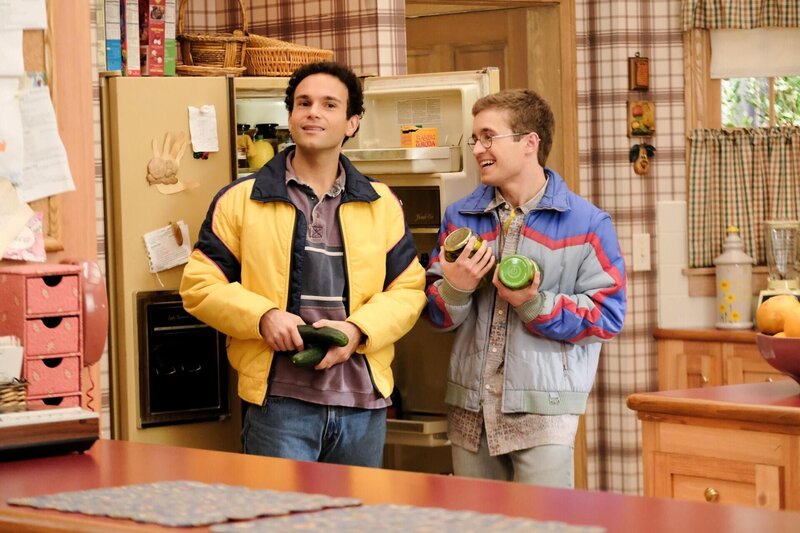 Barry Goldberg (Troy Gentile, l.); Adam Goldberg (Sean Giambrone, r.) – Bild: 2021 American Broadcasting Companies, Inc. All rights reserved. /​ Carlos Lopez-Calleja Lizenzbild frei