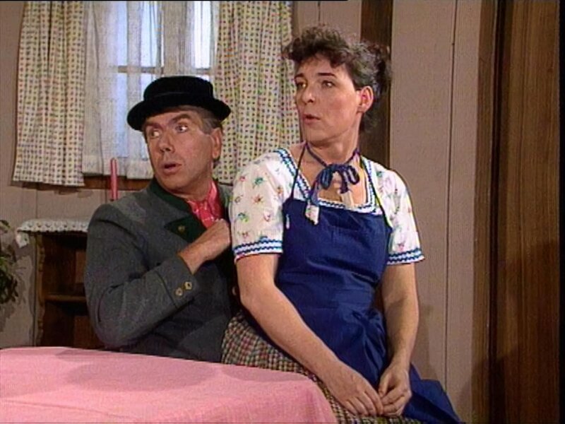 Afra, Schwester (Gerda Steiner, r) – Bild: HEIMATKANAL