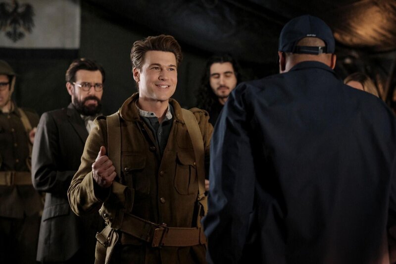 (v.l.n.r.) Dr. Gwyn Davies (Matt Ryan); Nate Heywood (Nick Zano); Behrad Tarazi (Shayan Sobhian) – Bild: TM and DC /​ Warner Bros. Ent. Inc.