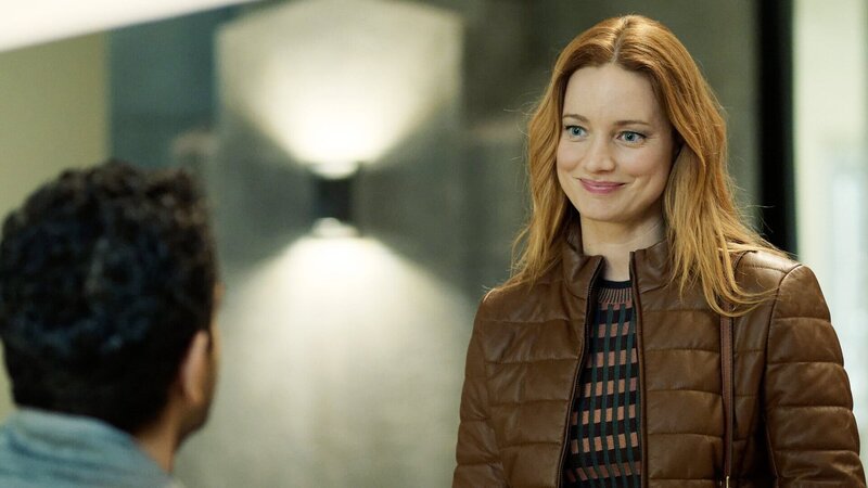 Liebt ihren Job: Laurence Leboeuf als Magalie Leblanc – Bild: SRF/​Sphere Media