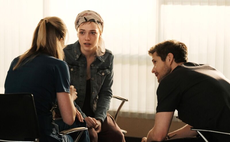 Setzen alle Hebel in Bewegung um ihrer krebskranken Patientin Lily (Violett Beane, M.) zu helfen: Nic (Emily VanCamp, l.) und Conrad (Matt Czuchry, r.) … – Bild: Fox and its related entities