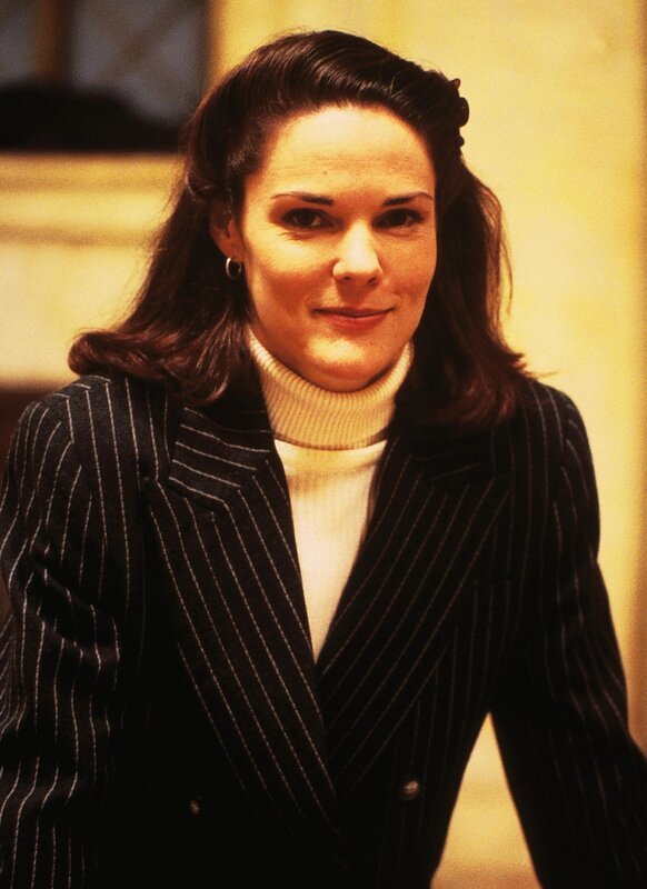 Die Psychologin Dr. Elizabeth Olivet (Carolyn McCormick) muß ein Gutachten über die Schuldfähigkeit der Angeklagten Leah Coleman erstellen. – Bild: RTL