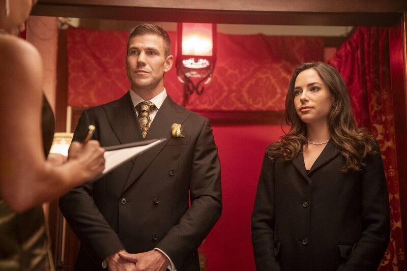 Special Agent Leroy Jethro Gibbs (Austin Stowell, l.); Special Agent Lala Dominguez (Mariel Molino, r.) – Bild: CBS Broadcasting, Inc.