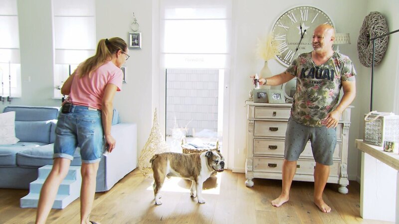 Nicole und Detlef testen „BrilliantPad“. – Bild: RTL