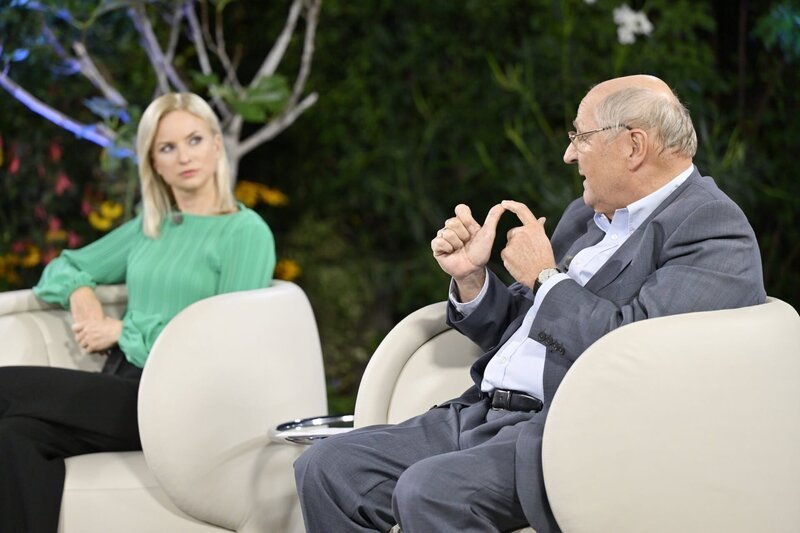 Raffaela Singer, Christoph Badelt. – Bild: ORF/​Klaus Titzer