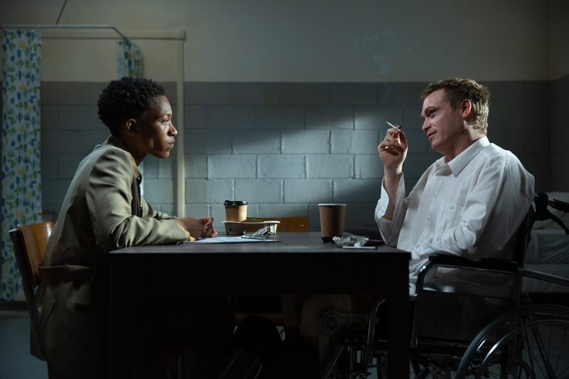 Evelyn (Jojo T. Gibbs) und Douglas Munrow (Caleb Landry Jones) – Bild: Apollo Films
