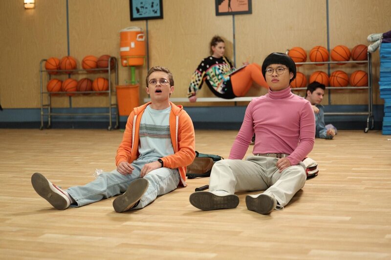 Adam Goldberg (Sean Giambrone, l.); Dave Kim (Kenny Ridwan, r.) – Bild: 2021 American Broadcasting Companies, Inc. All rights reserved. /​ Raymond Liu Lizenzbild frei