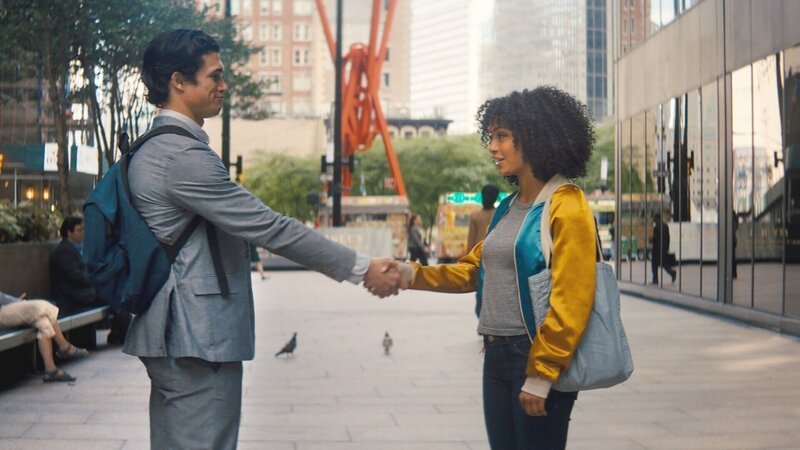 Daniel Jae Ho Bae (Charles Melton) und Natasha Kingsley (Yara Shahidi) Die Verwendung des sendungsbezogenen Materials ist nur mit dem Hinweis und Verlinkung auf RTL+ gestattet. – Bild: RTL / Warner Bros. Ent. Inc. and Metro-Goldwyn-Mayer Pict. Inc. Daniel Jae Ho Bae (Charles Melton) und Natasha Kingsley (Yara Shahidi) Die Verwendung des sendungsbezogenen Materials ist nur mit dem Hinweis und Verlinkung auf RTL+ gestattet. – Bild: RTL / Warner Bros. Ent. Inc. and Metro-Goldwyn-Mayer Pict. Inc.