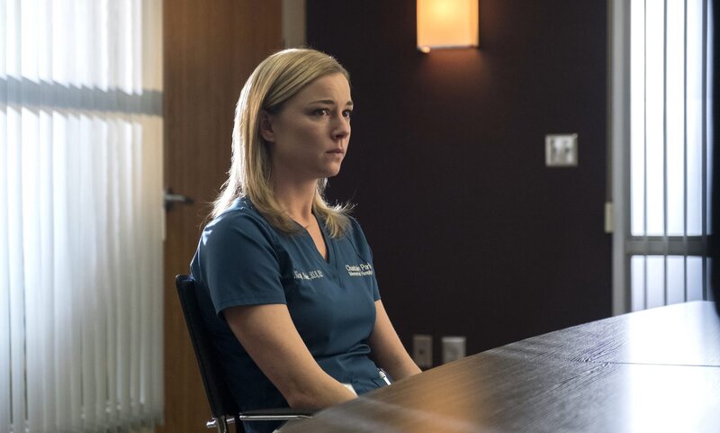 Krankenschwester Nic (Emily VanCamp) wird angeklagt für den Tod einer Patientin verantwortlich zu sein. Kann sie die Anschuldigungen von sich weisen? – Bild: Wilford Harewood /​ © 2018 Fox and its related entities. All rights reserved. /​ Wilford Harewood