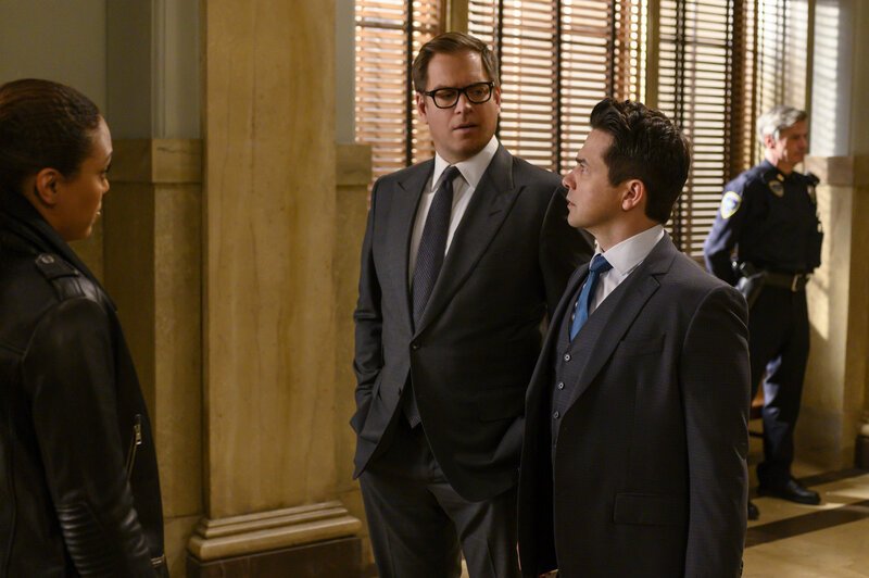 (v.l.n.r.) Danny James (Jaime Lee Kirchner); Dr. Jason Bull (Michael Weatherly); Benny Colón (Freddy Rodríguez) – Bild: CBS Broadcasting, Inc.
