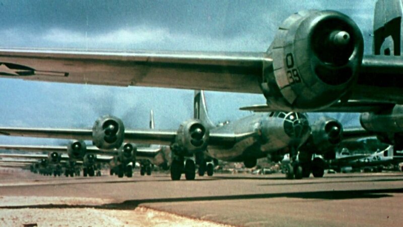 Lined up aircraft – Bild: ORF/ZDF Lined up aircraft – Bild: ORF/ZDF