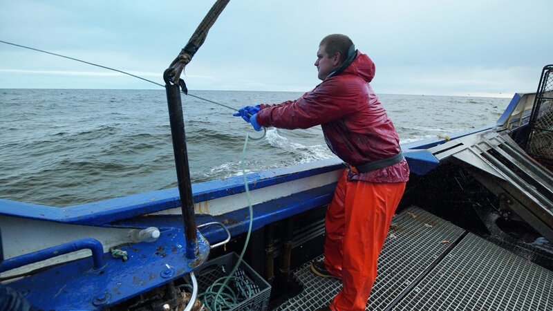 Northwestern Greenhorn, Clark, throws the hook. – Bild: Discovery Channel