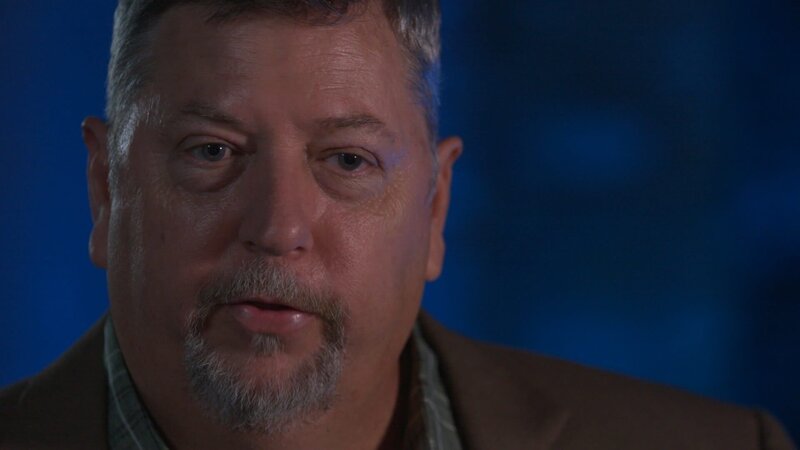 Geoffrey Torres’ Vater diente von 1951 bis 1971 als Kampfpilot und flog 267 Einsätze während des Vietnam-Krieges. Seine ausgiebige Erfahrung macht Milton Torres’ Aussage zu einem wichtigen Beweis in einem Ufo-Vorfall. – Bild: ZDF und Company X Studios Inc.; Stan Barua, Michael Davidson, James Griff