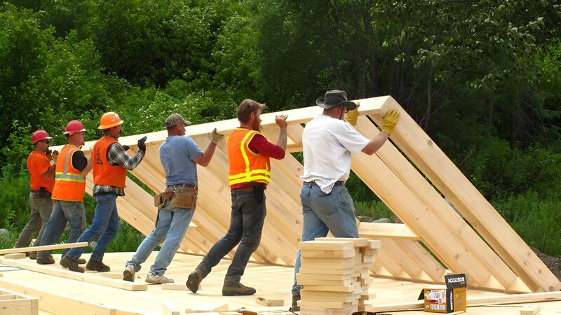 Preparations begin for the first cabin to be built on the claim. – Bild: Discovery Communications