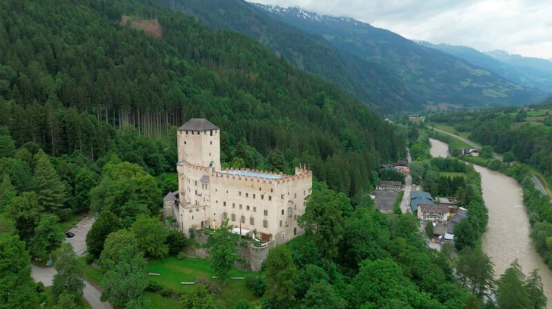 Schloss Bruck. Weiteres Bildmaterial finden Sie unter www.br-foto.de. – Bild: RANFILM TV & Film Production GmbH