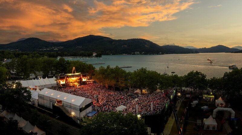 Die „Starnacht am Wörthersee“ findet in der Klagenfurter Ostbucht in Kärnten statt. – Bild: MDR/​ORF/​Peter Krivograd