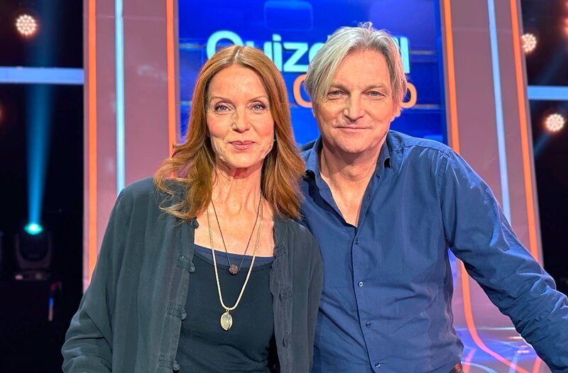Team „Schauspiel“: Esther Schweins (l.) und Stefan Jürgens (r.) – Bild: ARD/​ITV Studios