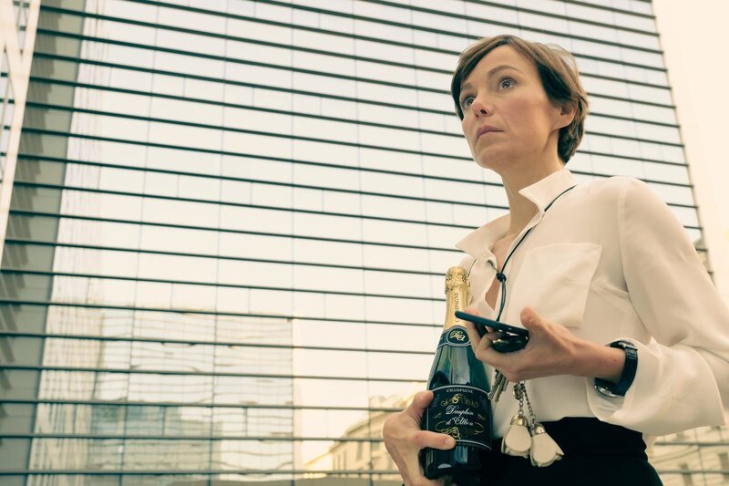 Mira (Julia Koschitz) hinterfragt das Leben, welches sie bislang geführt hat. Hätte sie ihren Job vielleicht nicht an erste Stelle setzen sollen? – Bild: ZDF