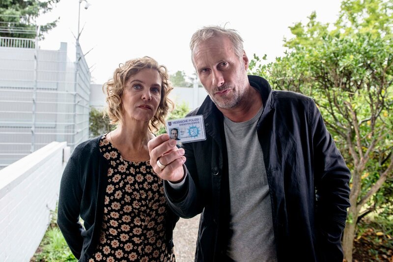 Anna Janneke (Margarita Broich) und Paul Brix (Wolfram Koch). – Bild: HR/​Degeto/​Bettina Müller