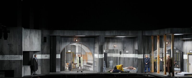 (v.li.): Christophe Dumaux (Giulio Cesare), Robert Raso (Curio), Federico Fiorio (Sesto), Lucile Richardot (Cornelia), Andrey Zhilikhovsky (Achilla), Yuriy Mynenko (Tolomeo). – Bild: ORF/​Roman Zach-Kiesling