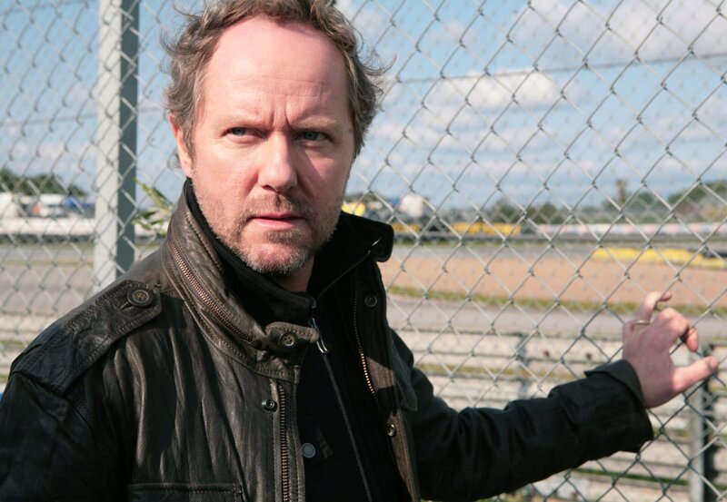 02:55 Uhr im ERSTEN. Der Polizist Martinsson (Douglas Johansson) verfolgt eine heisse Spur. – Bild: ARD Degeto/​ARD Degeto/​Yellow Bird/​Nille Leander