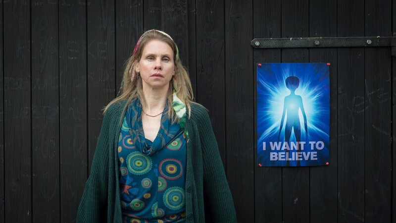 Jonas’ Mutter Sabine Friese (Tanja Schleiff) ist völlig aufgebracht. Sie will nicht glauben, dass ihr Sohn Opfer einer Straftat geworden sein könnte und beschuldigt indessen die Polizei. – Bild: ZDF