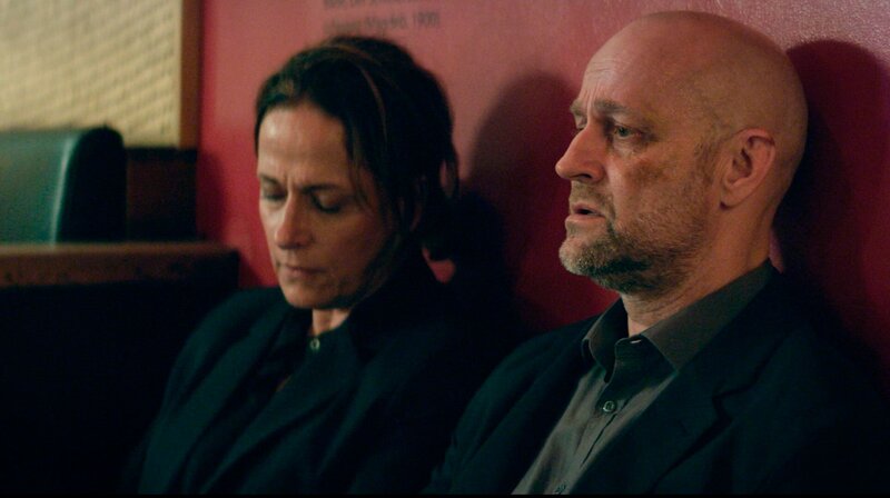 Nach den furchtbaren Ereignissen: Emilia (Claudia Michelsen) und Gabriel Bach (Jürgen Vogel). – Bild: NDR /​ NDR Presse und Information