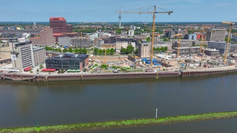Auf der Bremer Überseeinsel entsteht auf dem Gelände der ehemaligen Kellogg-Fabrik ein kreatives neues Stadtviertel. – Bild: NDR/​Franziska Vogel/​TVN Factual