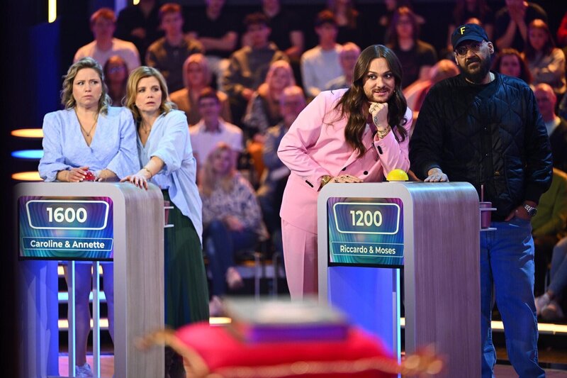 (v.l.n.r.) Caroline Frier; Annette Frier; Riccardo Simonetti; Moses Pelham – Bild: Joyn /​ Willi Weber