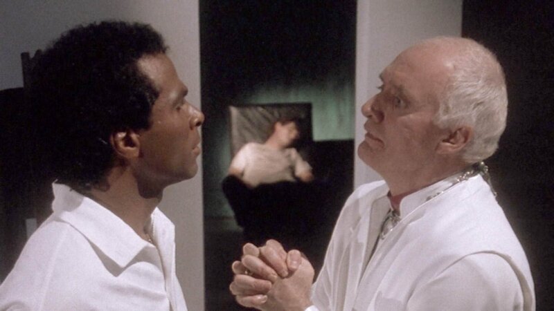 Schuldnerberater Peter Zwegat hilft Familien aus der Schuldenfalle. – Bild: TVNOW