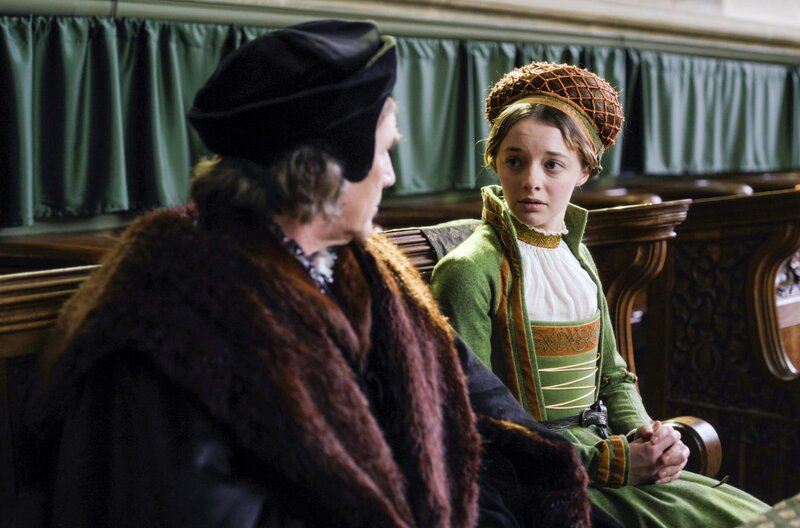 Traurig denkt Cromwell (Mark Rylance) an die Begegnung mit seiner Tochter Jenneke (Ellie de Lange) zurück. – Bild: Playground Television UK