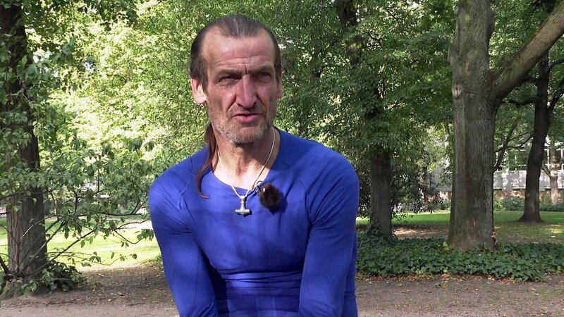 Mike war schon über zwölf Jahre seines Lebens im Gefängnis. Der 56-jährige fasst einen Entschluss: keine Drogen oder Kriminalität mehr. – Bild: RTLZWEI /​ Spiegel TV