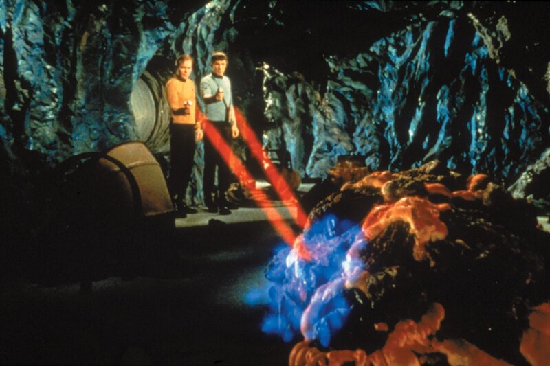 Captain Kirk (William Shatner) and Spock (Leonard Nimoy) – Bild: AXN Sci-fi