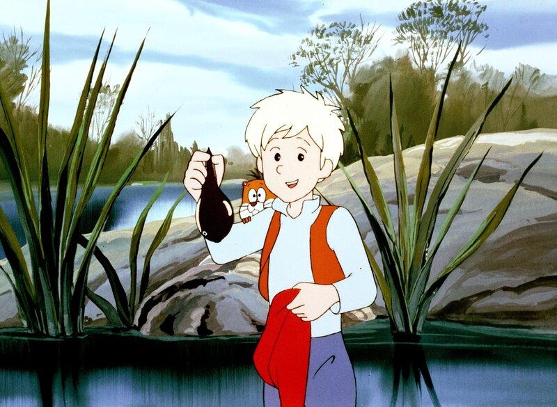 Nils und Krümel haben noch nie eine Kaulquappe gesehen. Gleich wird sie der wütende Frosch verjagen. – Bild: ORF/​Apollo Filmverleih