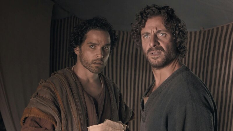 v.l. Stephanus (Reece Ritchie) und Petrus (Adam Levy) – Bild: Bibel TV
