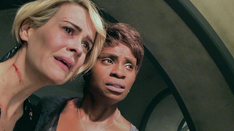 Links: Lana Winters  (Sarah Paulson) – Bild: Twentieth Century Fox Film Corporation