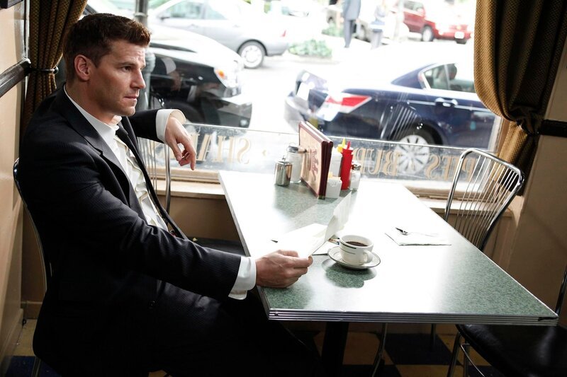 Booth (David Boreanaz) ist ins Fadenkreuz der Armee geraten und muss eine schwerwiegende Entscheidung treffen. – Bild: Universal TV