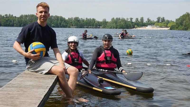 Kanupolo, Sportholzfäller und Bikebergsteigen 2 – Bild: ZDF/​Annalena Renneisen