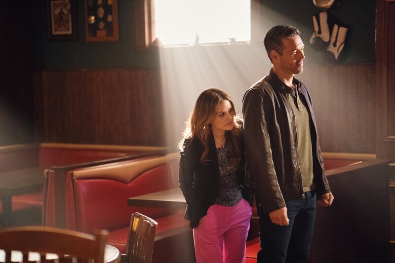 Sam Swift (Rachel Bilson), Eddie Valetik (Eddie Cibrian) – Bild: RTL /​ David Bukach /​ American Broadcasting Companies, Inc.