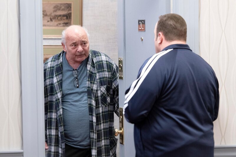 Marv (Burt Young, l.), Kevin Gable (Kevin James) – Bild: RTL Deutschland