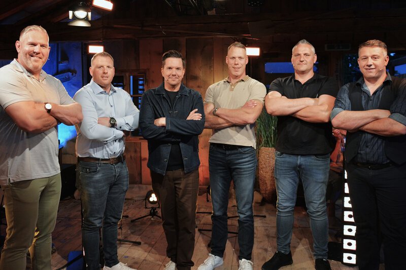 Samschtig-Jass Schwingerkönig-Jass-Special Christian Stucki, Arnold Forrer, Moderator Scven Epiney, Matthias Glarner, Thomas Sempach – Bild: SRF1