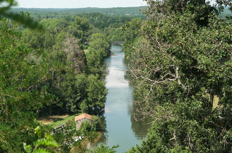 Der Samt von Venedig trägt seinen Namen nicht umsonst: Seine Lichtreflexe und leuchtenden Farben erinnern an die zahlreichen Kanäle der Stadt. – Bild: Elephant Doc