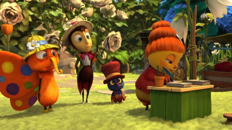 Walter der Falter, Gregor und Klaus die Laus beobachten Königin Marylin, die mit der edlen Feder, die sie ihrem Kammerdiener Klaus zum Geburtstag geschenkt hatte, schreibt. Ob ihre Schrift besser als die von Klaus ist? – Bild: ZDF/​2019 – METHOD ANIMATION